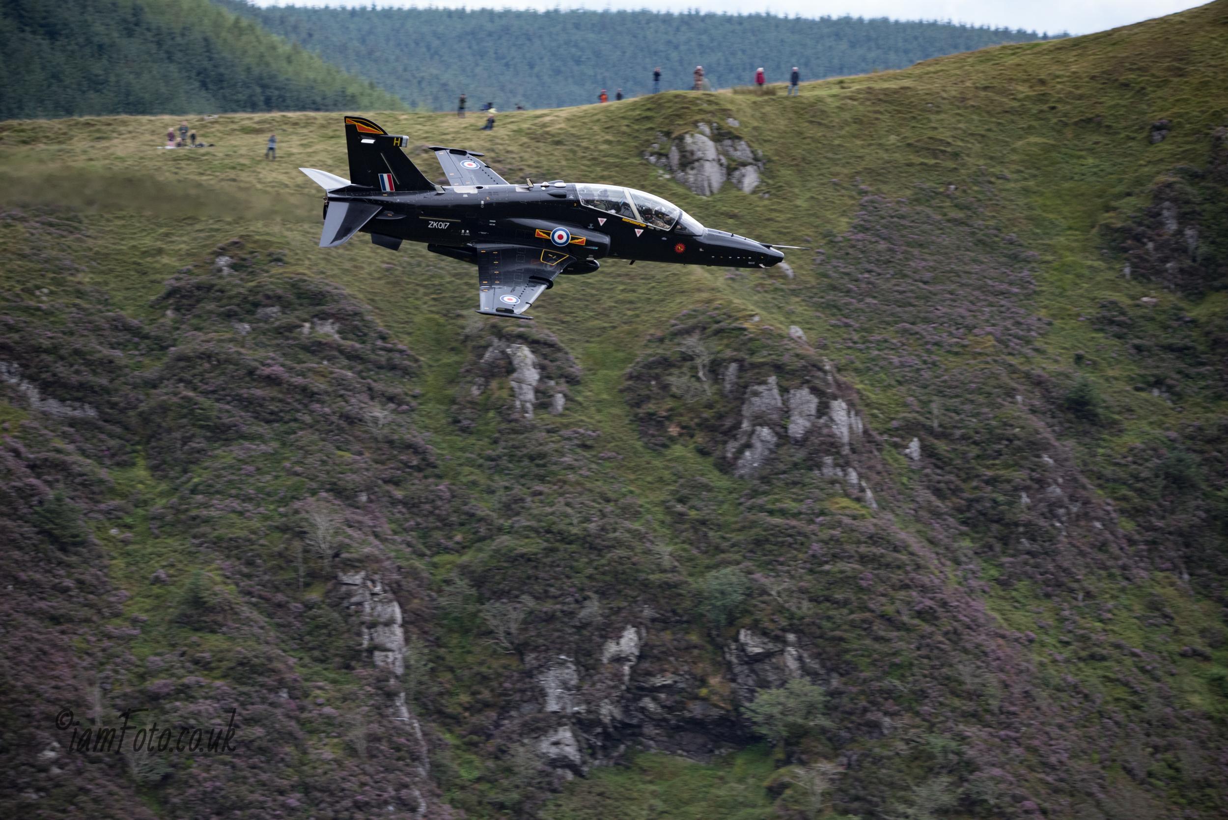 Mach Loop (Low flying Planes) - I Am Foto